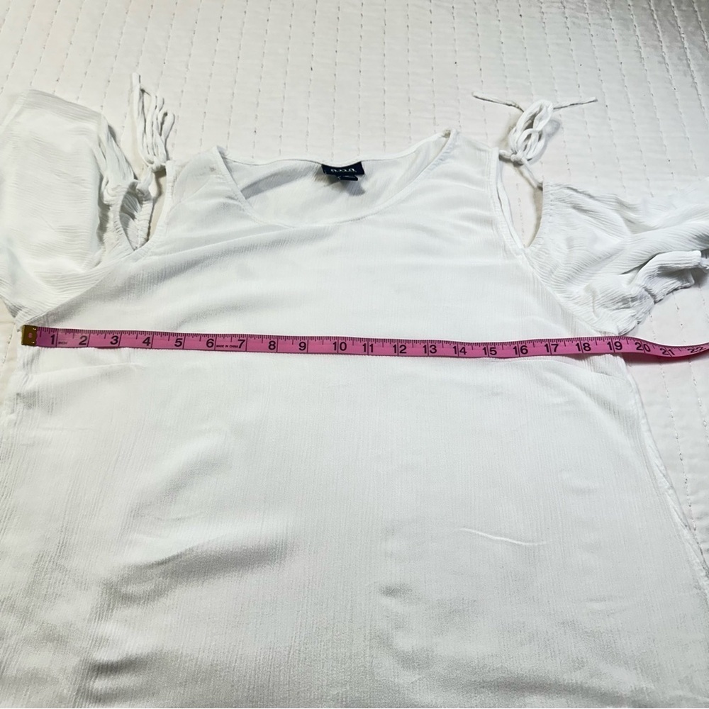 a.n.a Women's White Cold Shoulder Crew Neck Short White Tie Sleeve Blouse - Picture 5 of 10
